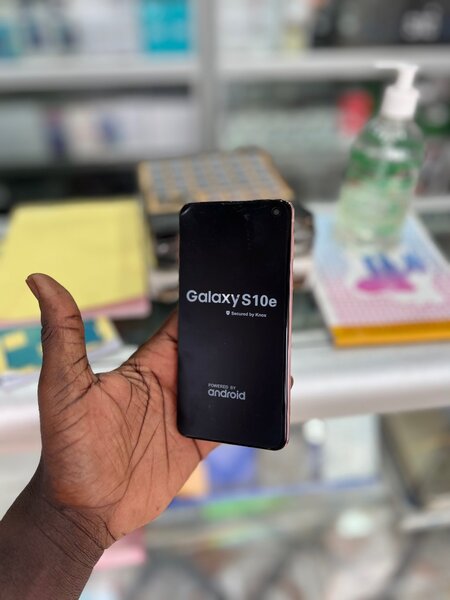 SAMSUNG GALAXY S10E