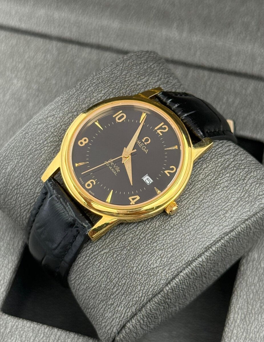 Montre oméga en cuir  homme