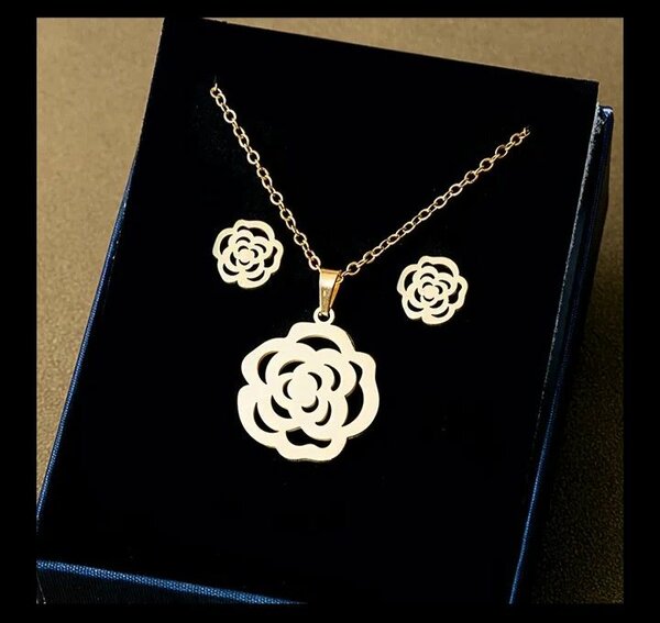 Ensemble chaine et boucles d'oreilles