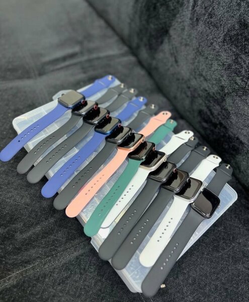 Montres connectées multicolores