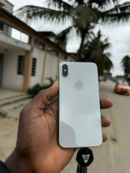 iPhone X 64 giga tout est ok  85.000 k o comme quasi neuf