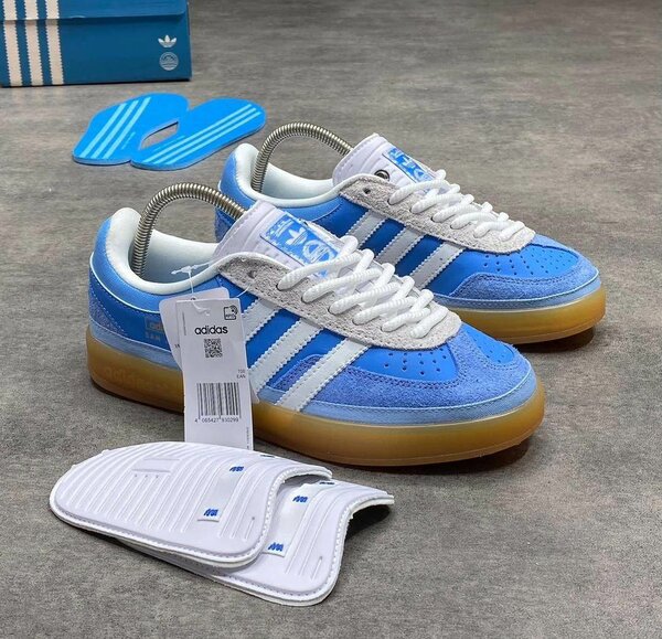 Basket Adidas bleues classiques
