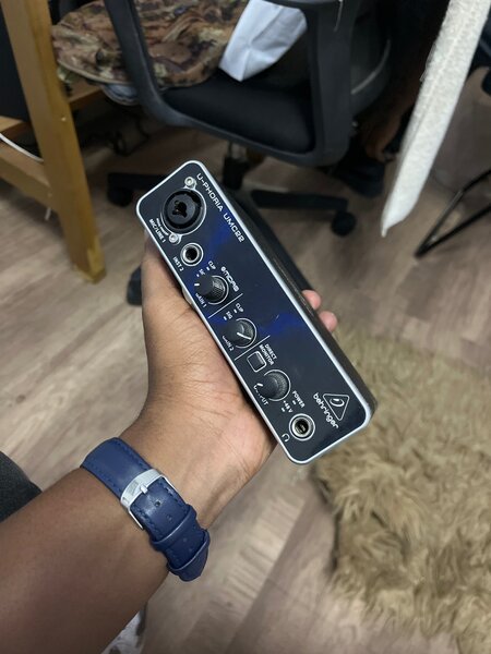 Berhinger UMC22