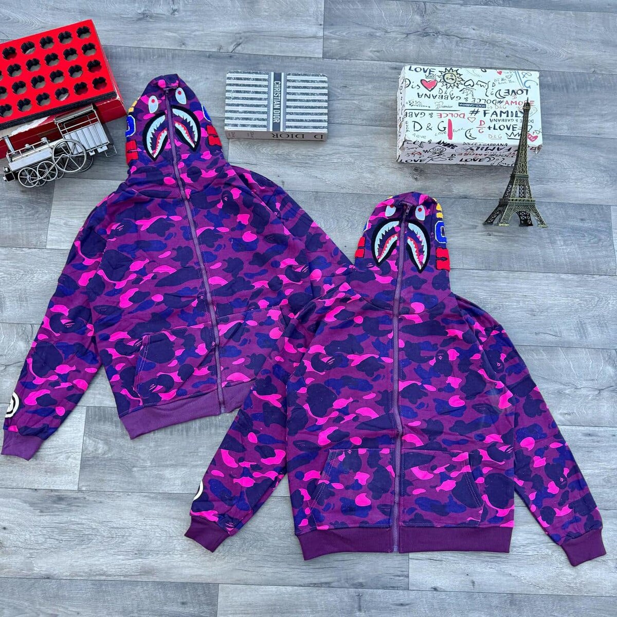 purple hoodie with camouflage print, shark-style hood and zipper, Unisex