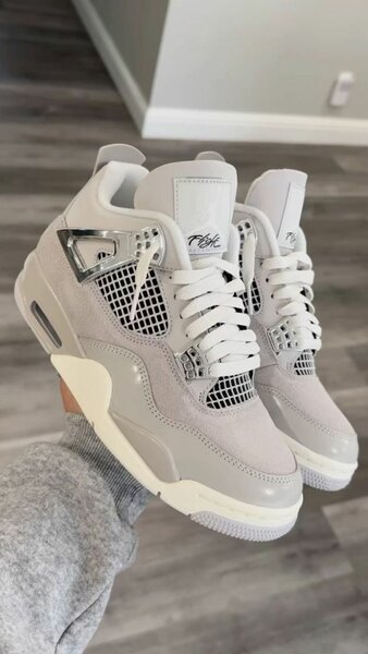 JORDAN 4 RETRO