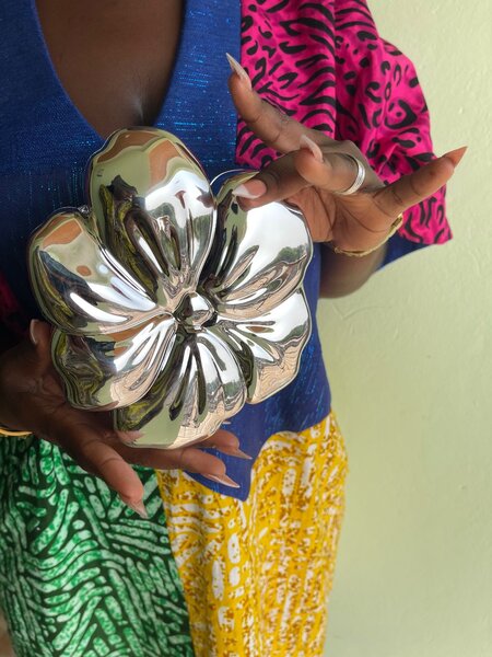 Flower shape clutch