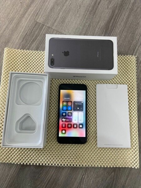 7 PLUS 32GB IN BOX