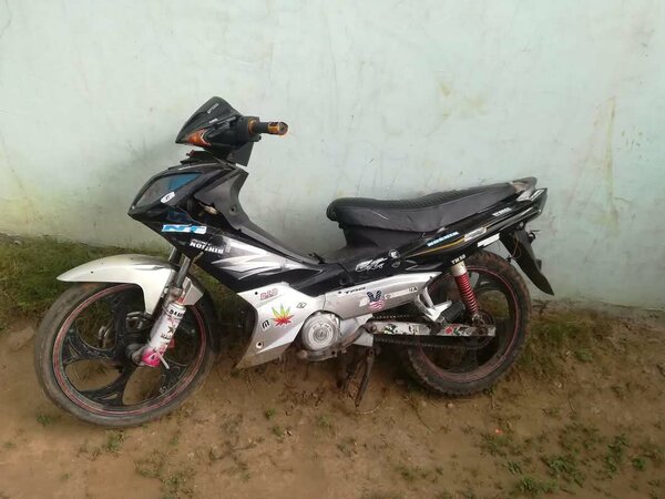 Moto vendu pour les pièces