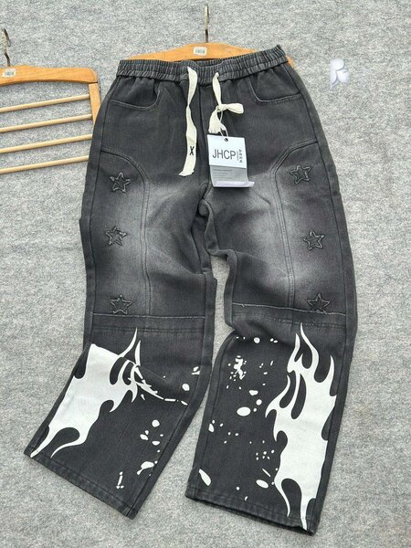 Jean cargo noir graffiti