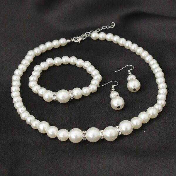 Bracelet, earrings and necklace