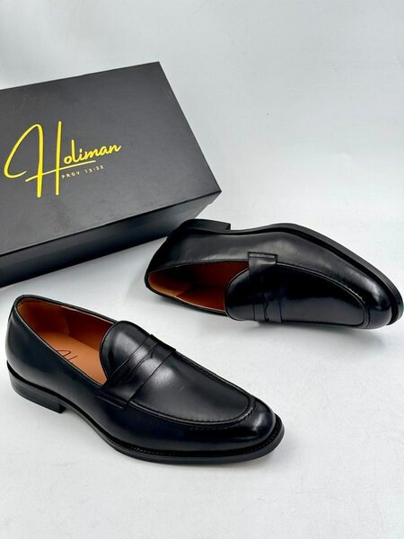 Solid leather shoes