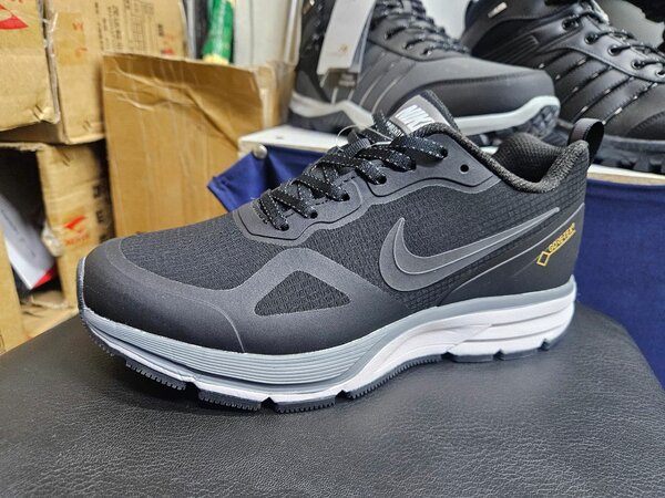 NIKE