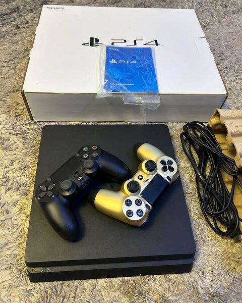 PS4  Slim