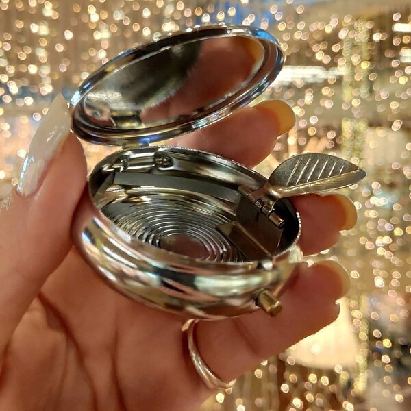Mini pocket ashtray