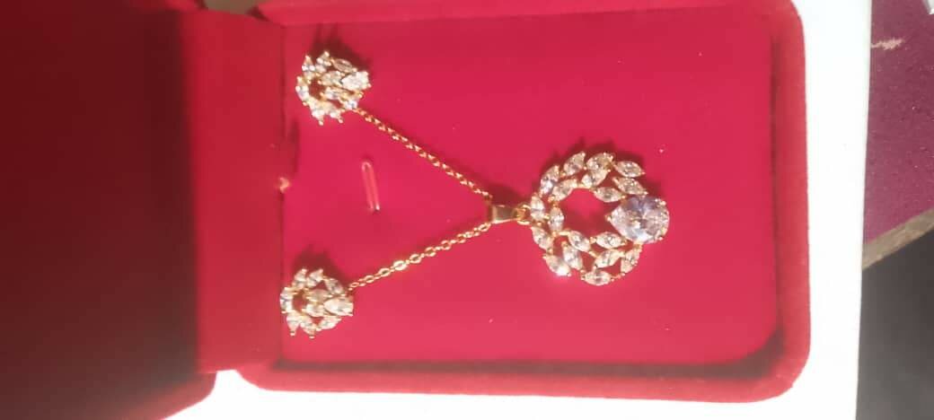 Elegant Jewelry Set with Crystals