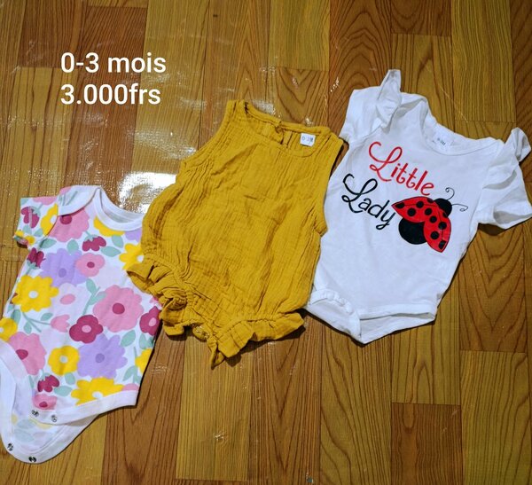 Lot de body bébé fille