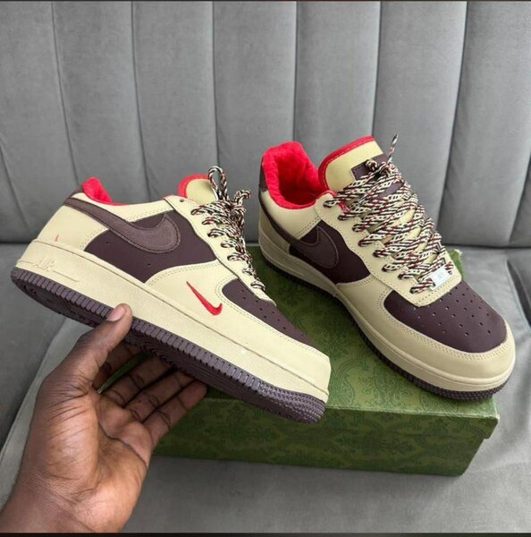 NIKE
