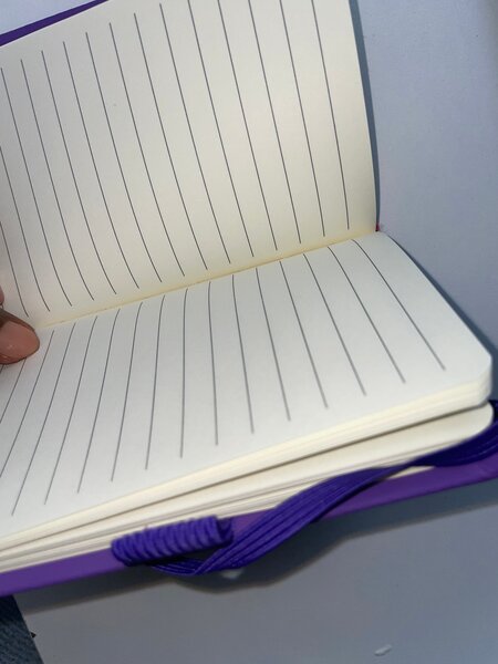 Carnet de notes violet élégant