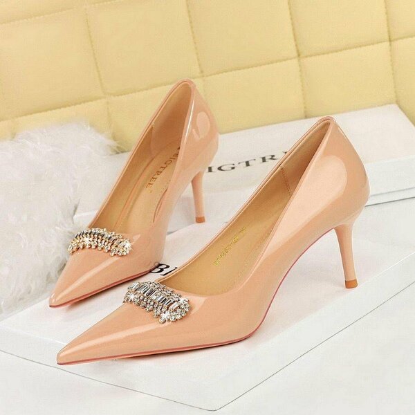 Ladies full shoe heel
