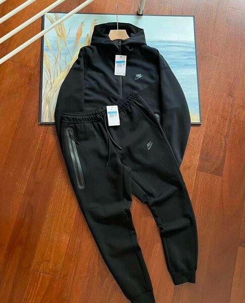 Nike techs fleece