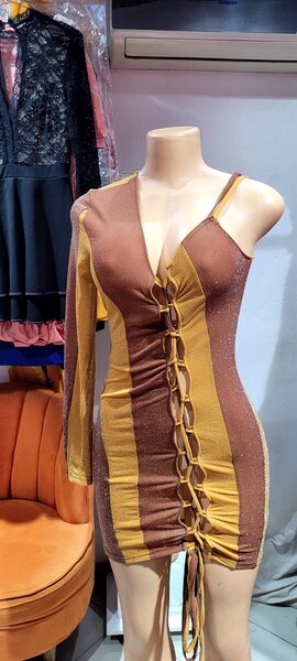 Robe moulante asymétrique chic