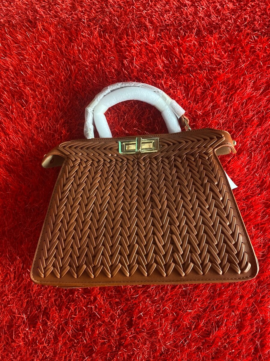 Hand bag