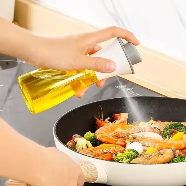 Oil spray bottle