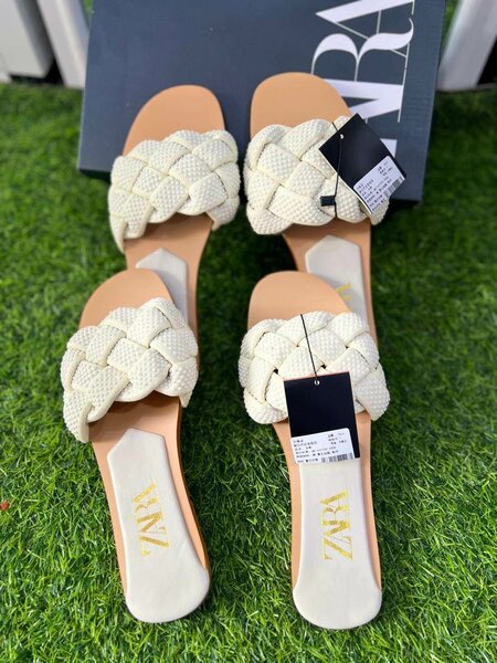 Ladies slippers