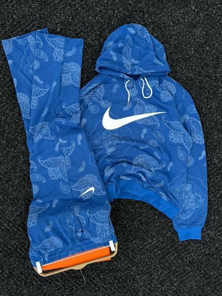 Ensemble sportif à capuche imprimé