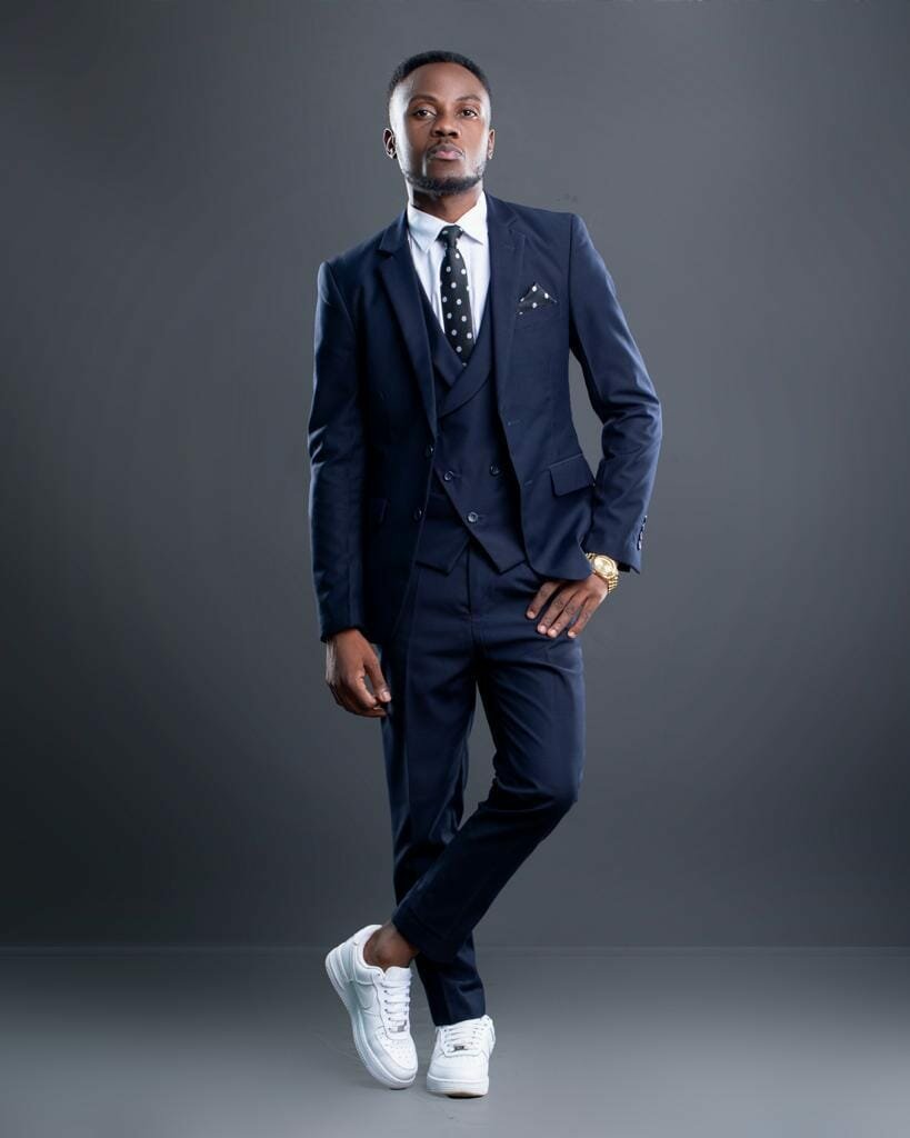 blue men's suit