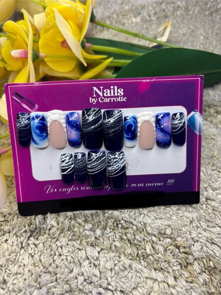 Ongles Faux Design Étoilé