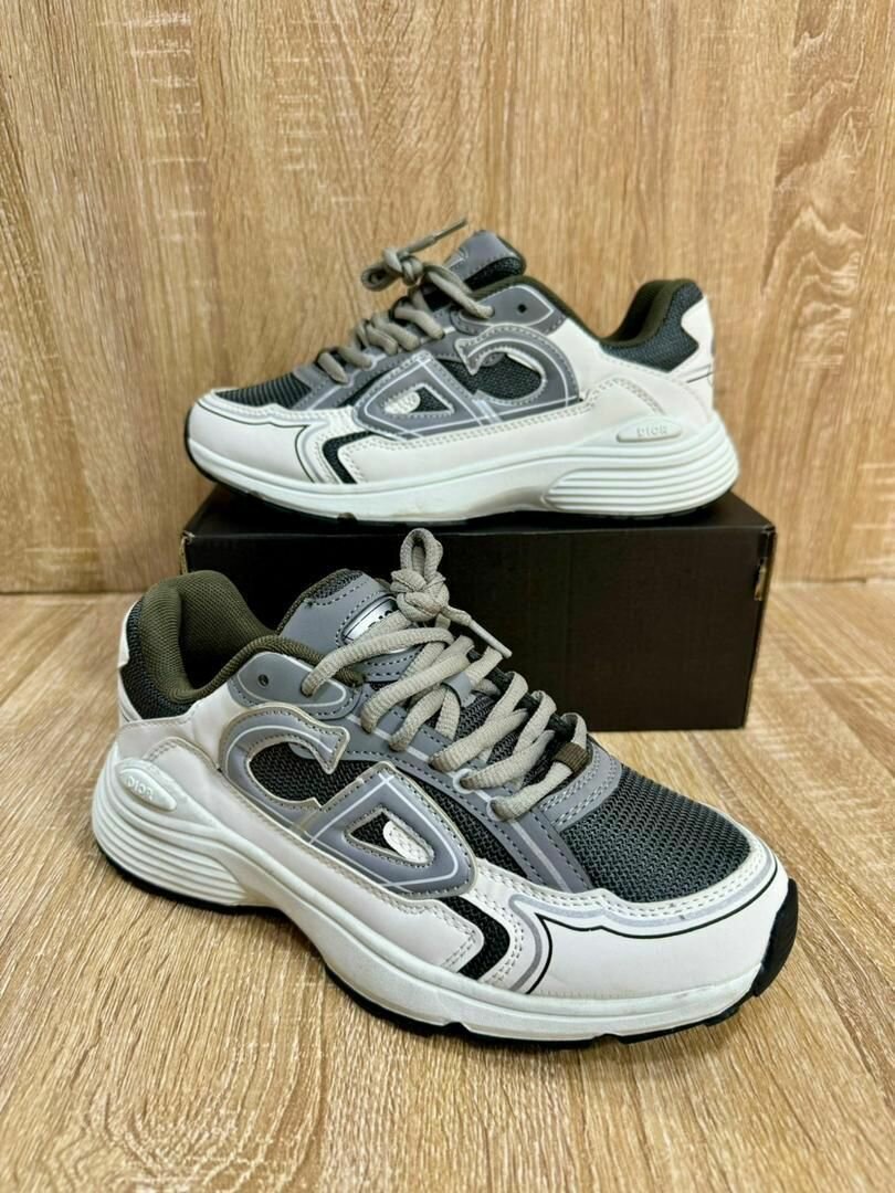 New balance shoes