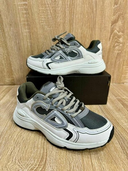 New balance shoes