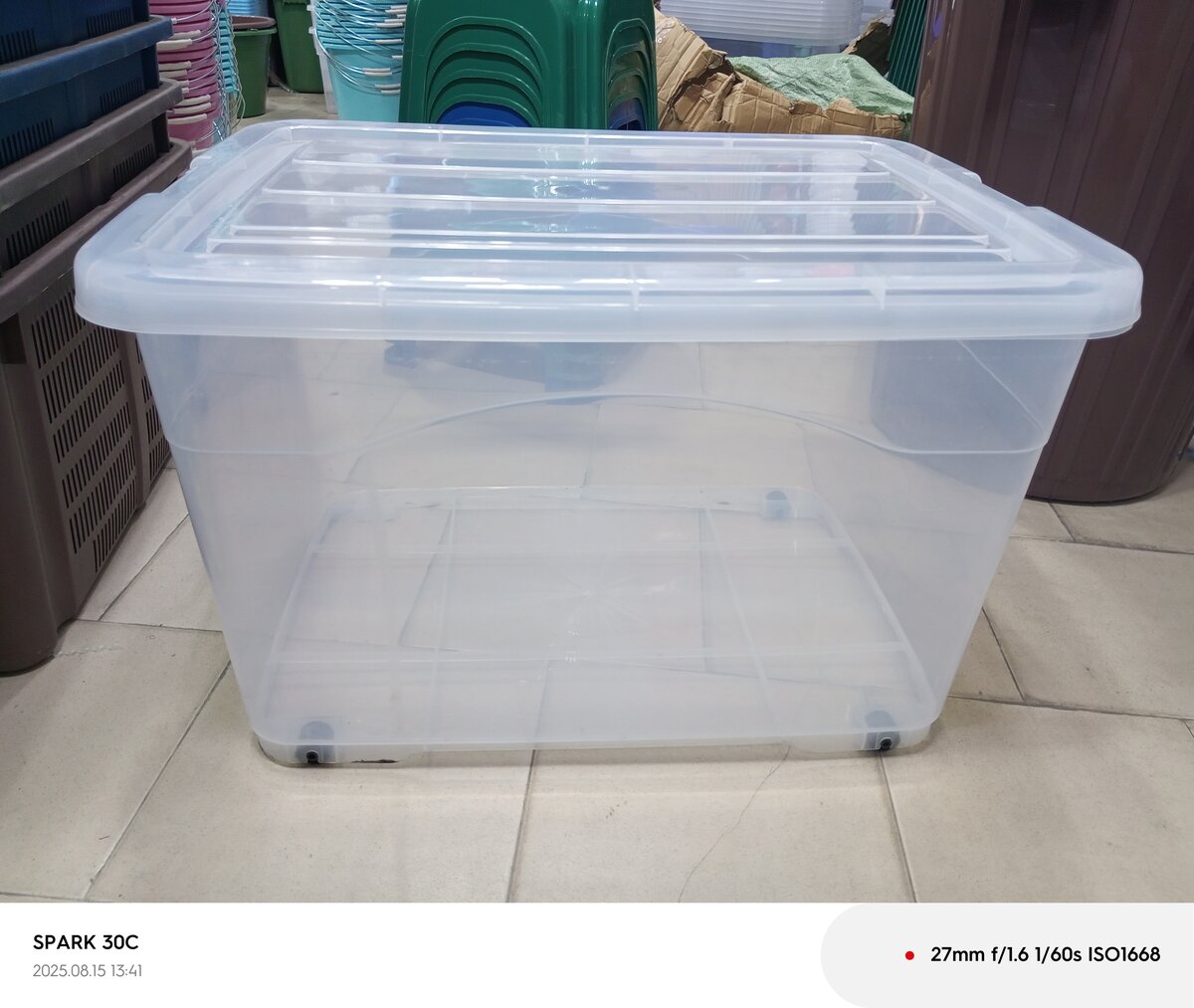 Boîte de rangement en plastique