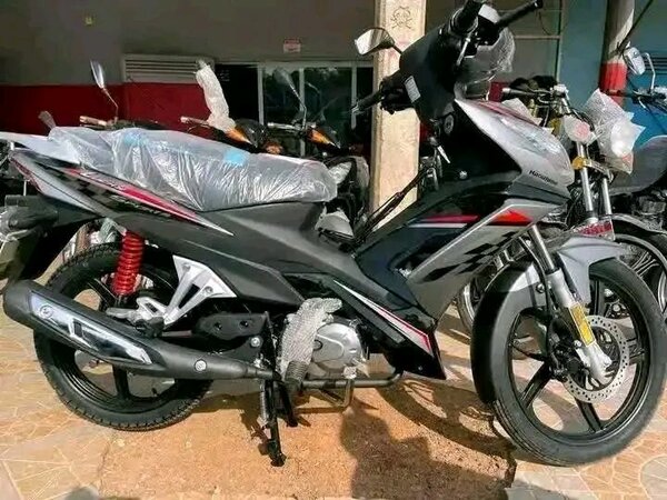 Moto neuve sportive 150cc