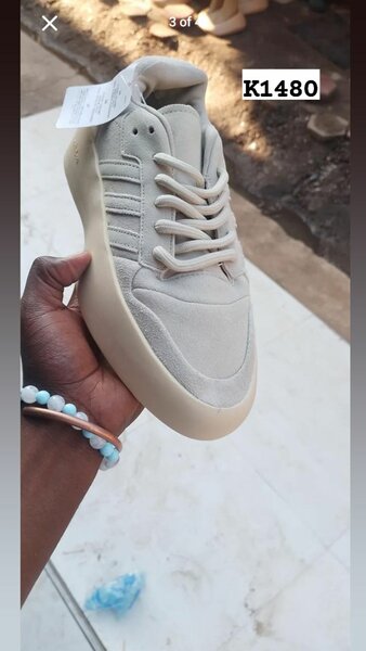Casual sneakers