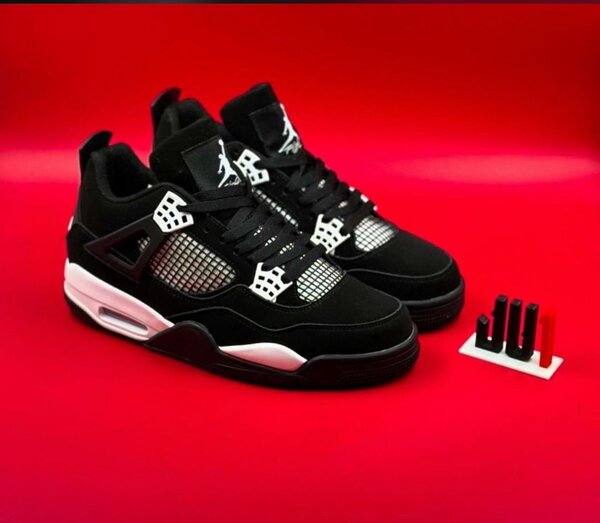 Jordan 4 panda