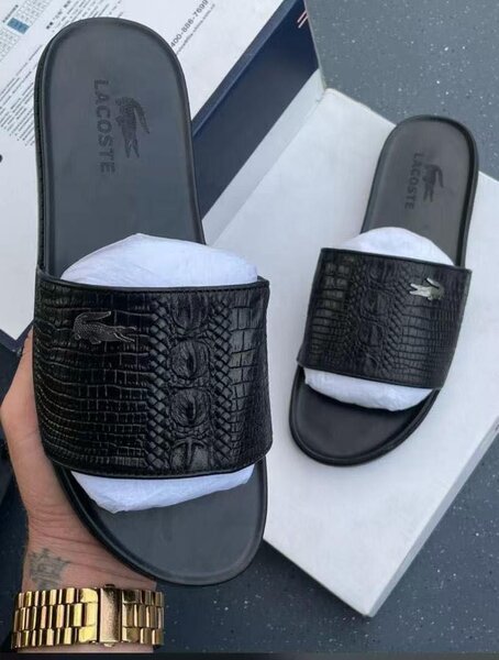 Sandales Lacoste en cuir noir