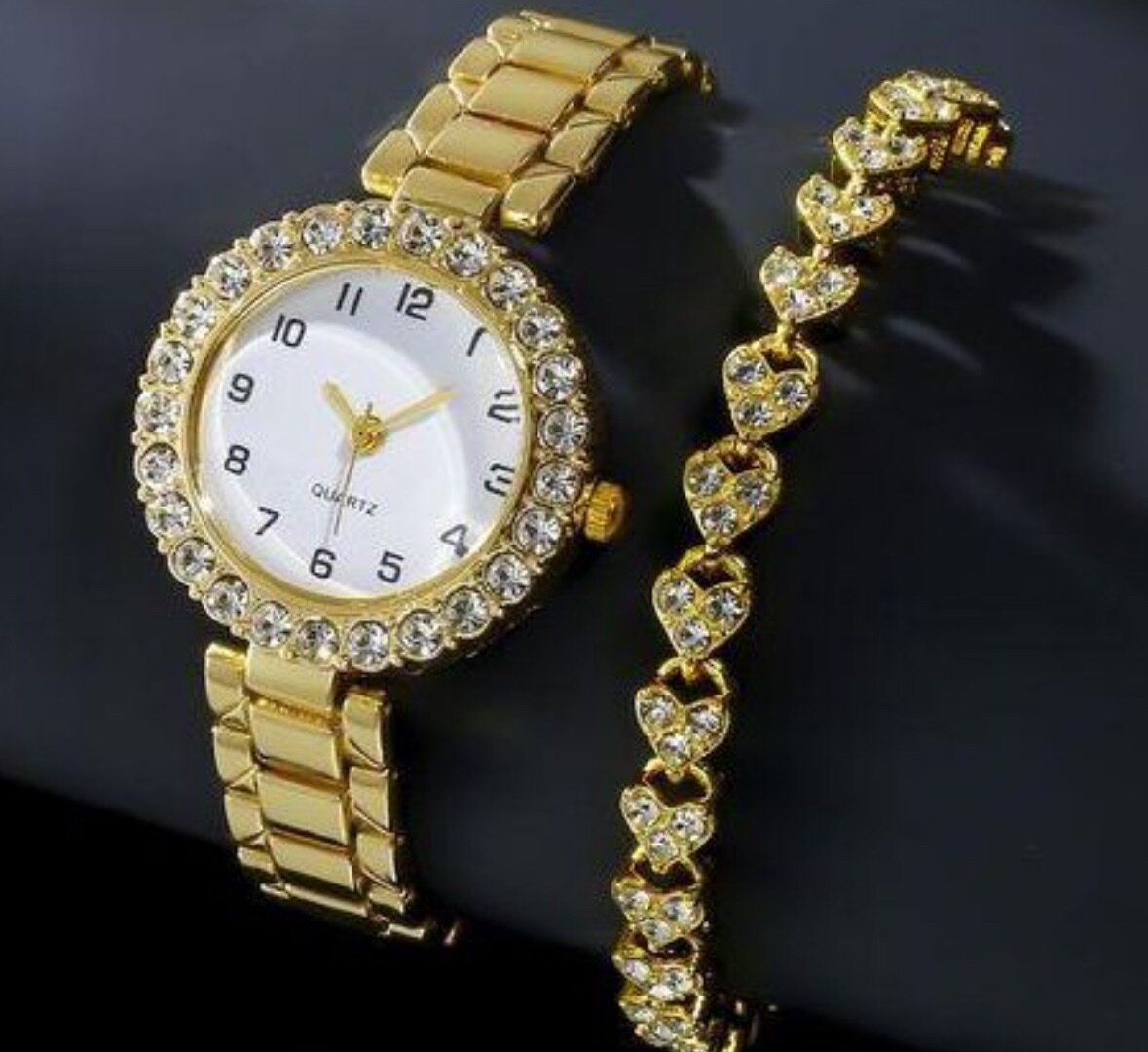Montre luxueuse dorée