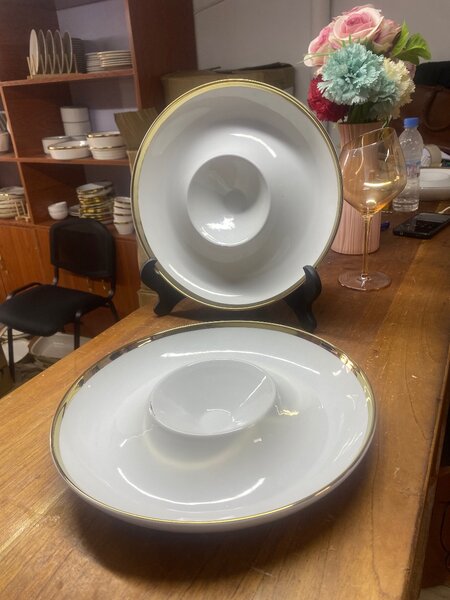 Service de table en porcelaine dorée
