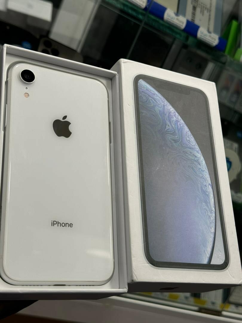 iPhone XR 64giga tout passe propre