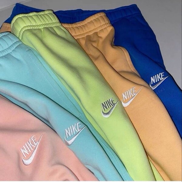 Pantalon nike disponible de très bonne qualité