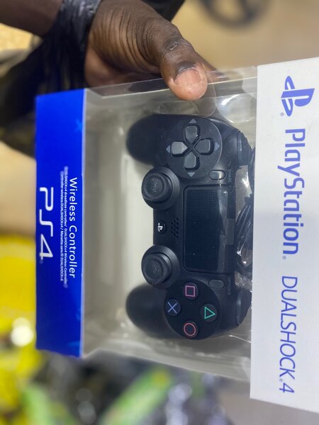 PS4 controller