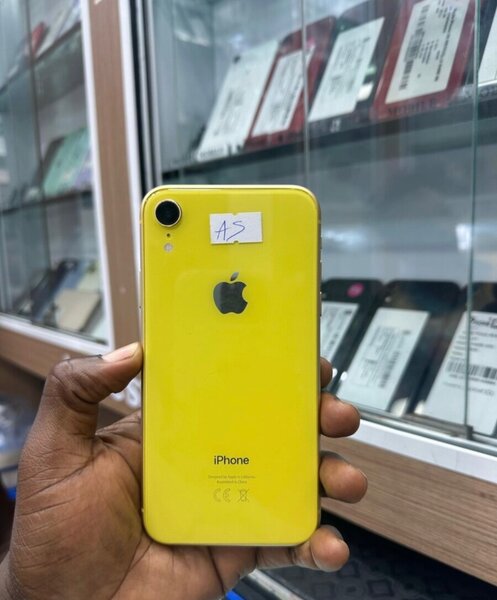 iPhone Jaune Débloqué 64Go
