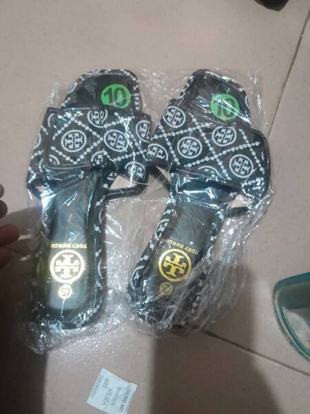 Ladies slippers