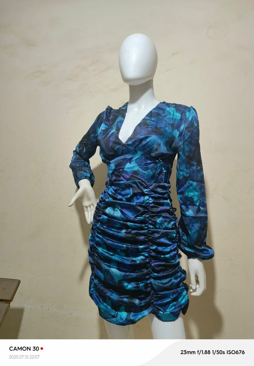 Robe froncée bleu imprimé
