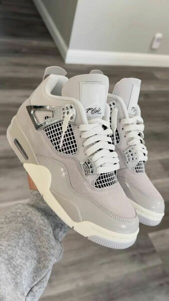 JORDAN 4S
