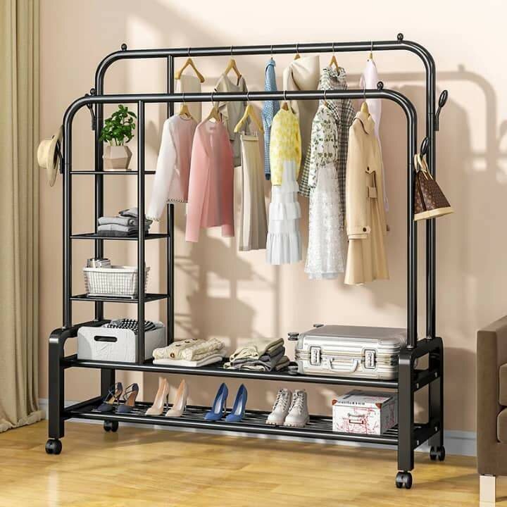 Porte-vêtements sur roulettes