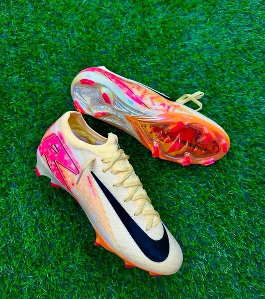 Soccer boots