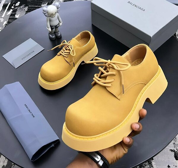 BALENCIAGA